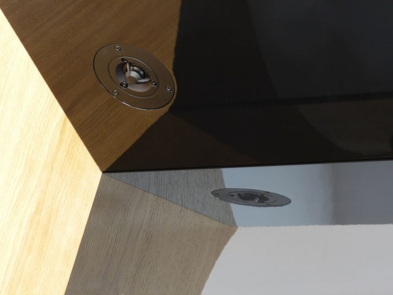 oak-tweeter-reflection